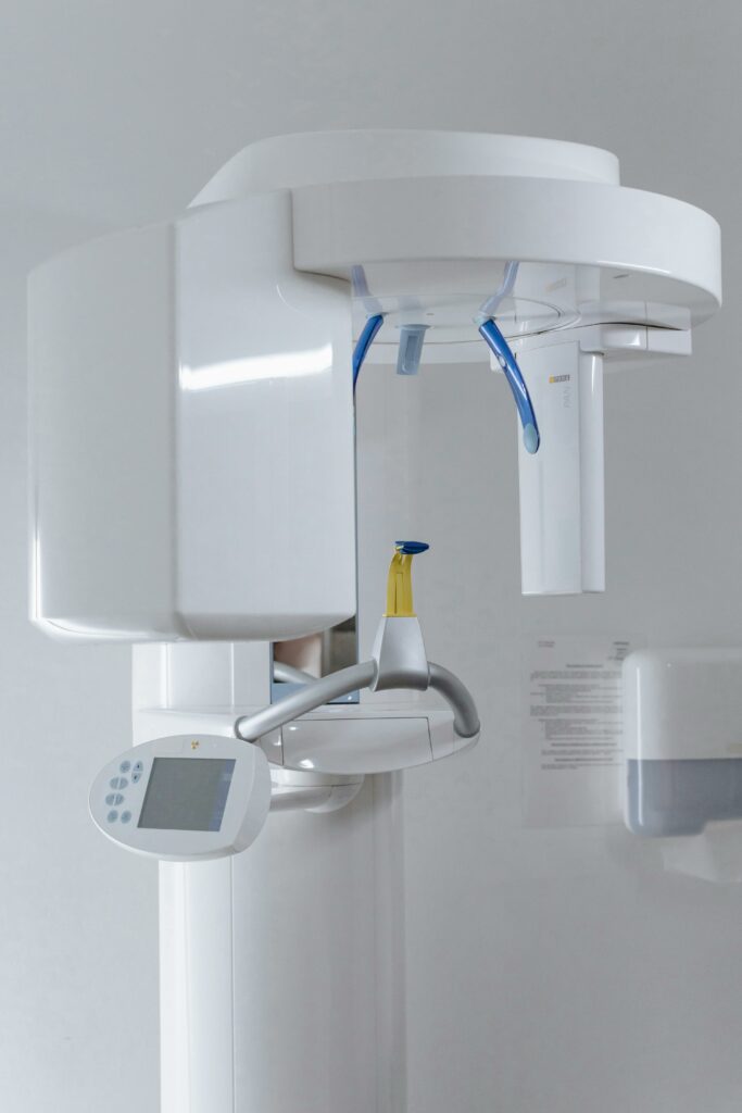 Appareil de panoramique dentaire utilisé pour les examens bucco-dentaires à Marseille.